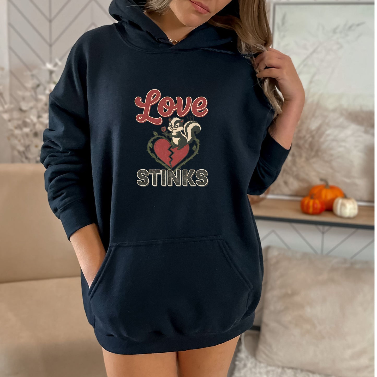 Love Stinks Heart  Gildan  Hoodie